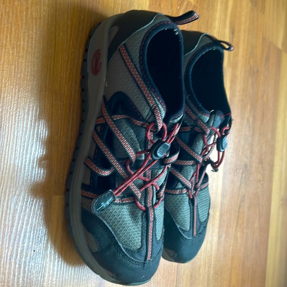 NWOT Chaco water shoes